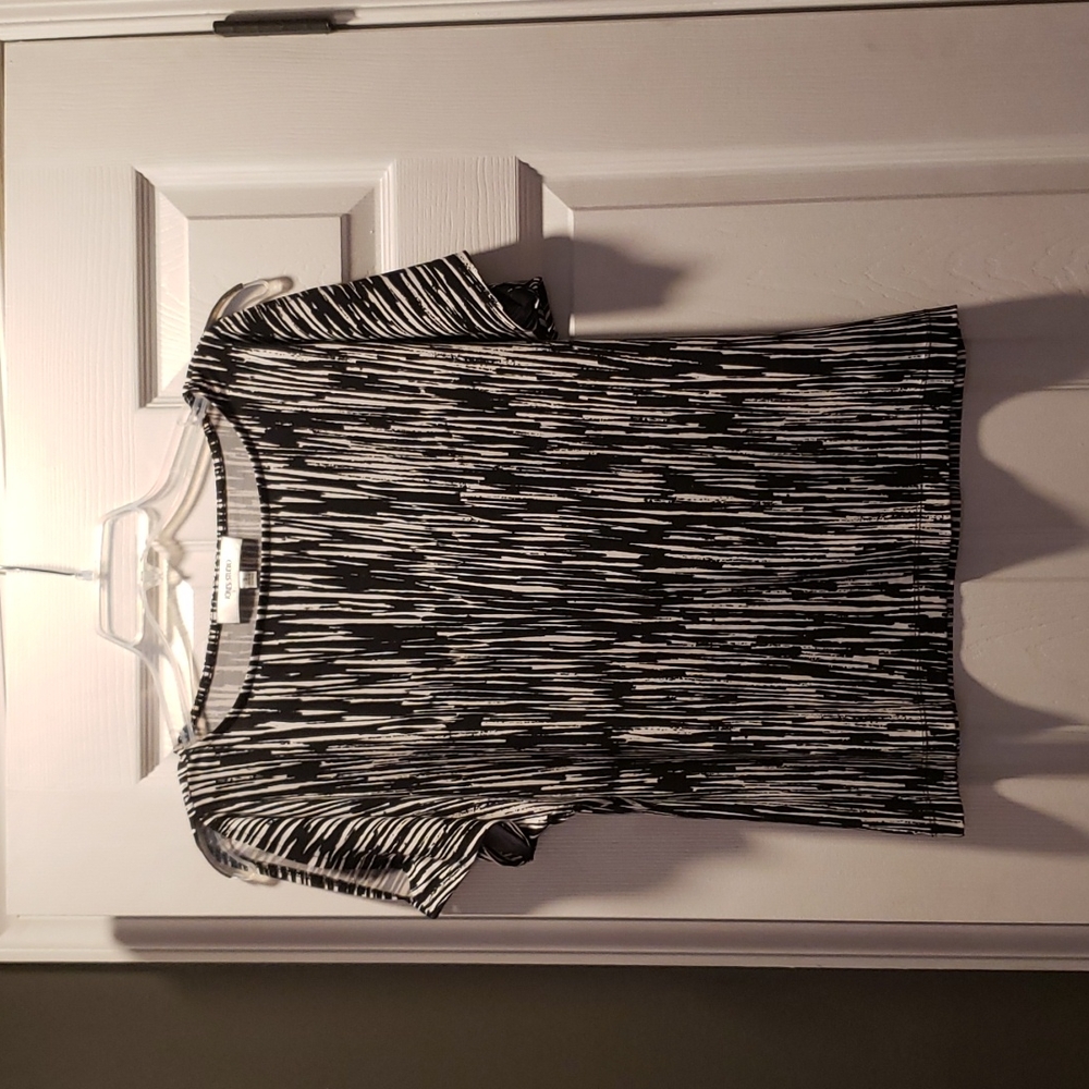Jones studio small black/white vertical brush stroke cold shoulder short sleeve